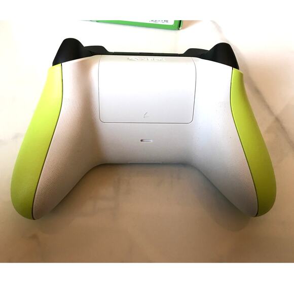 Electric Volt XBOX Wireless Controller for XBOX One and Series X|S Model 1914 - Picture 7 of 9